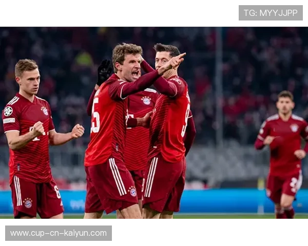 德甲拜仁内外线结合,攻防两端齐发力