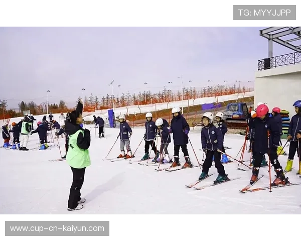 冰雪运动学院推动校园冰雪课程与冬季运动普及，冰雪运动进校园的好处